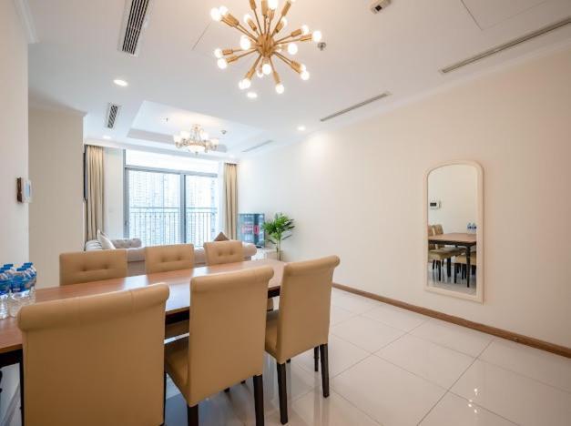 Luna Apartment- Vinhomes Park * Ho Chi Minh City