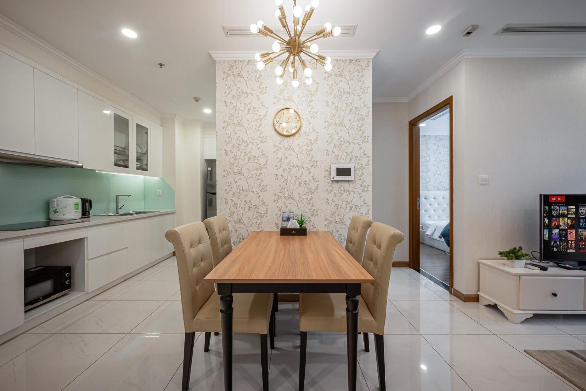 Luna Apartment- Vinhomes Park *