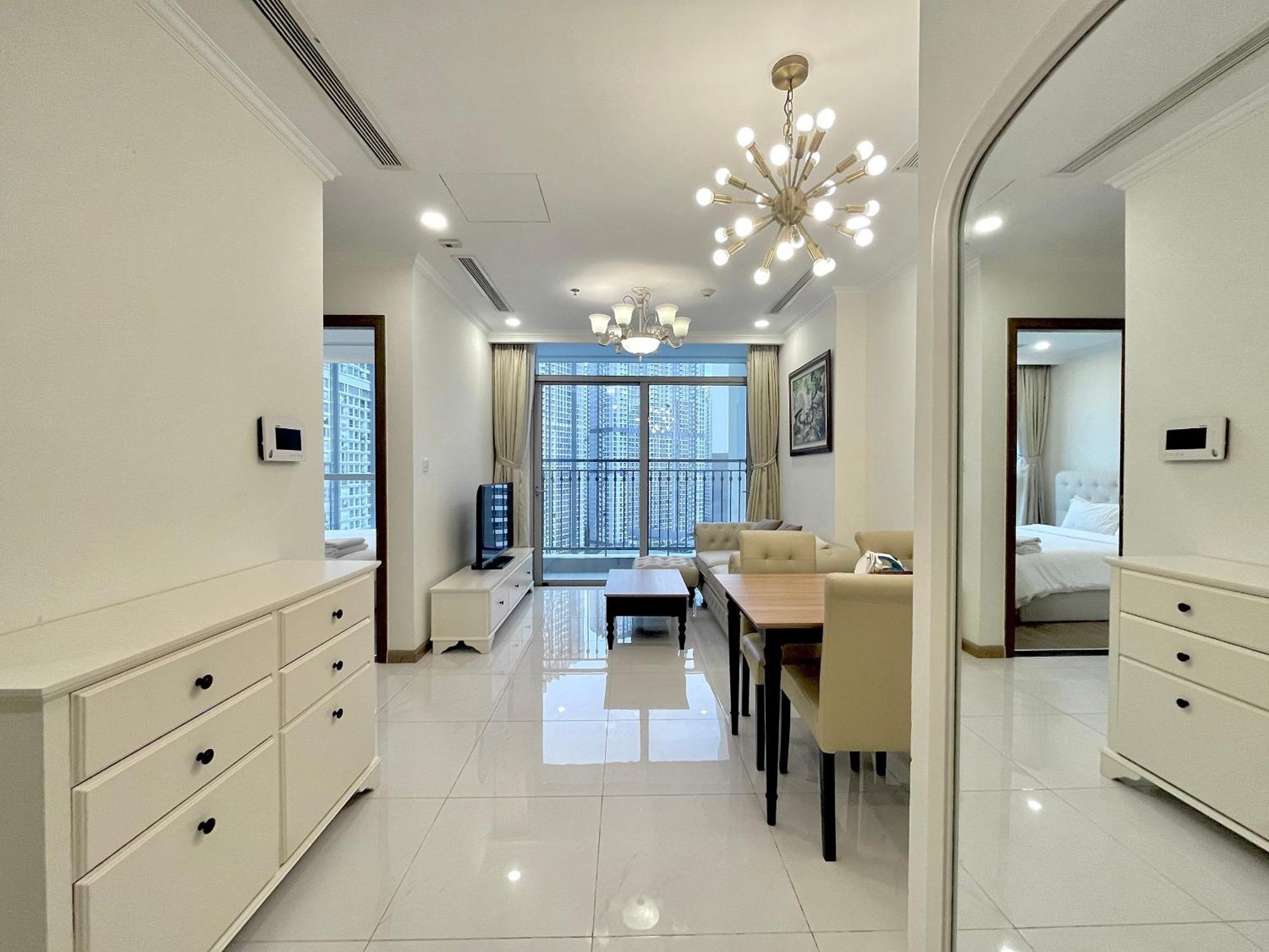 Luna Apartment- Vinhomes Park Apartment *