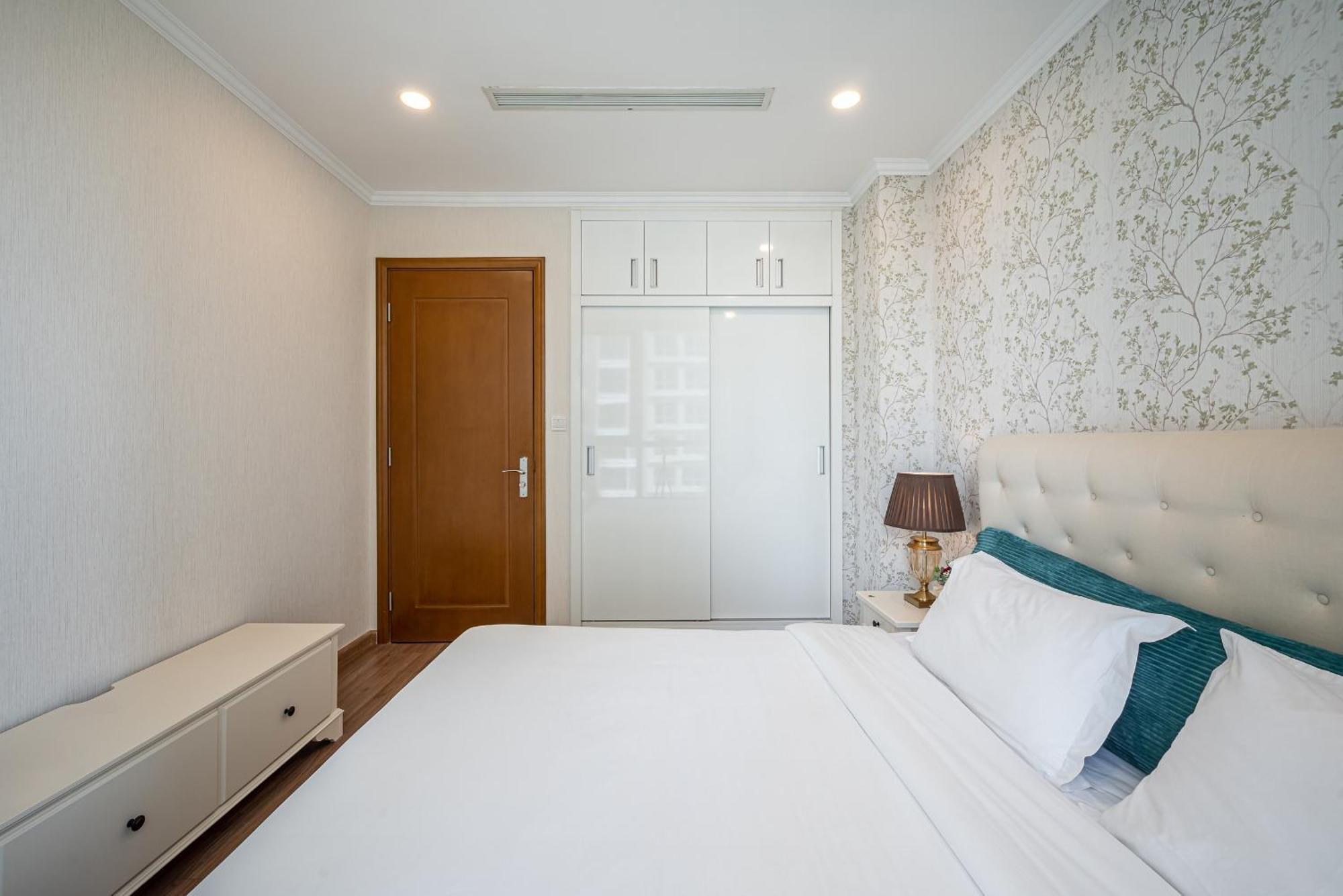 Luna Apartment- Vinhomes Park Apartment Ho Chi Minh City