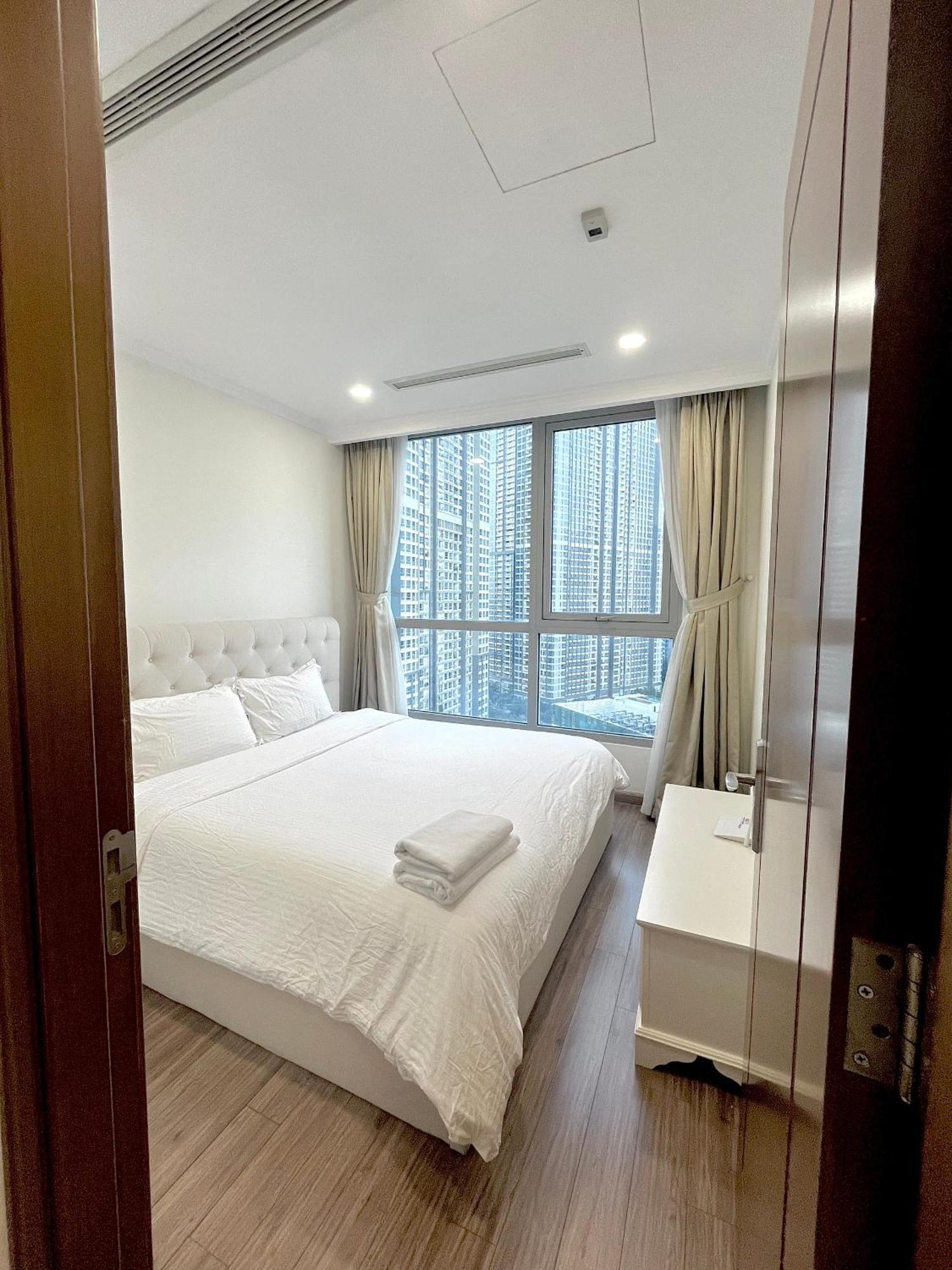 Luna Apartment- Vinhomes Park Ho Chi Minh City