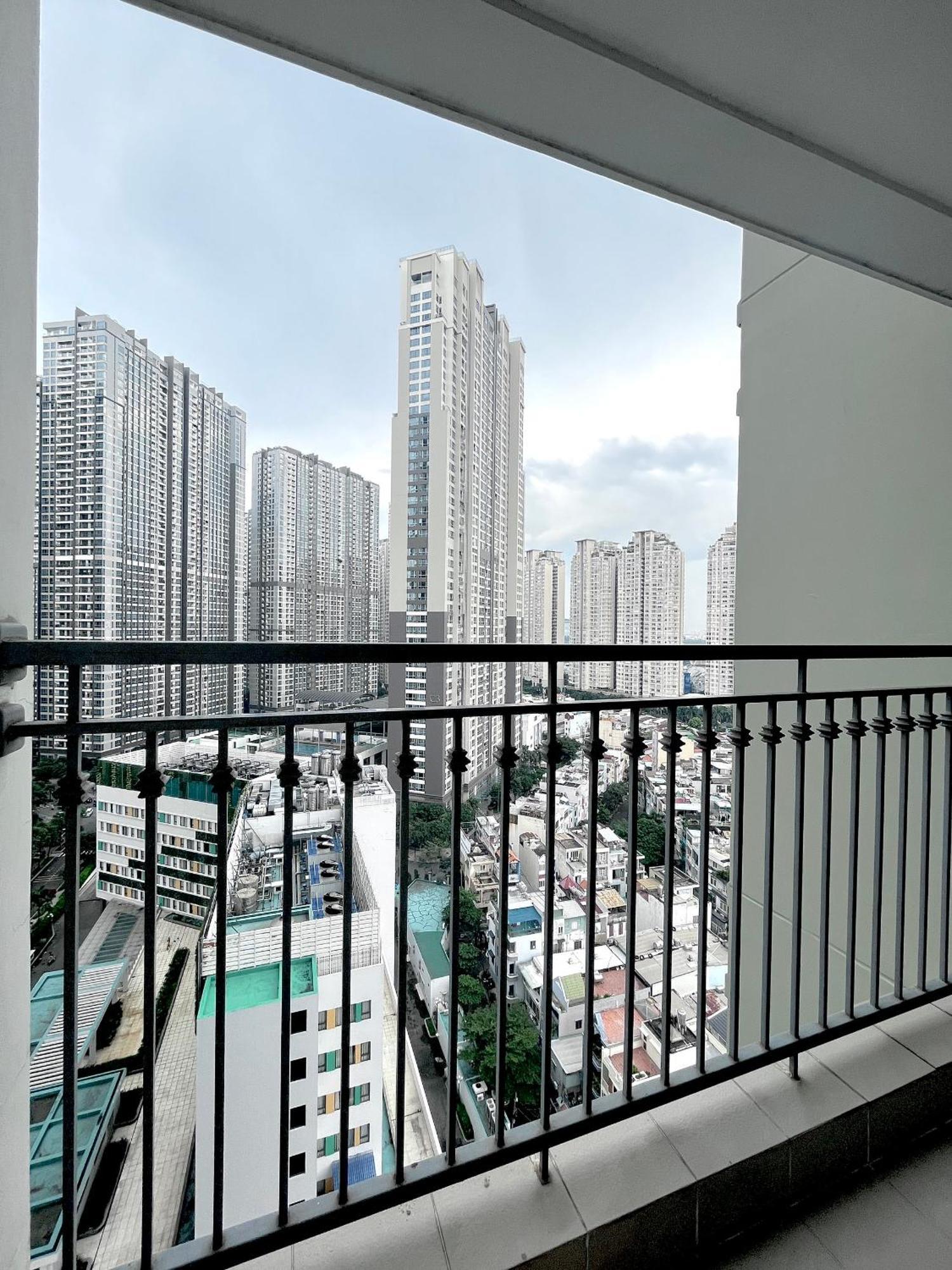 Luna Apartment- Vinhomes Park Ho Chi Minh City