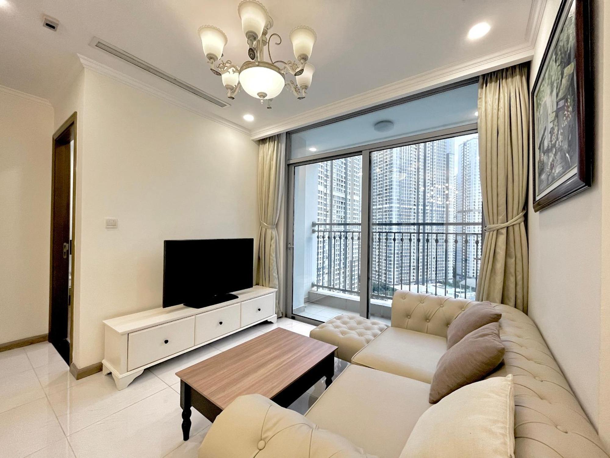 Luna Apartment- Vinhomes Park *