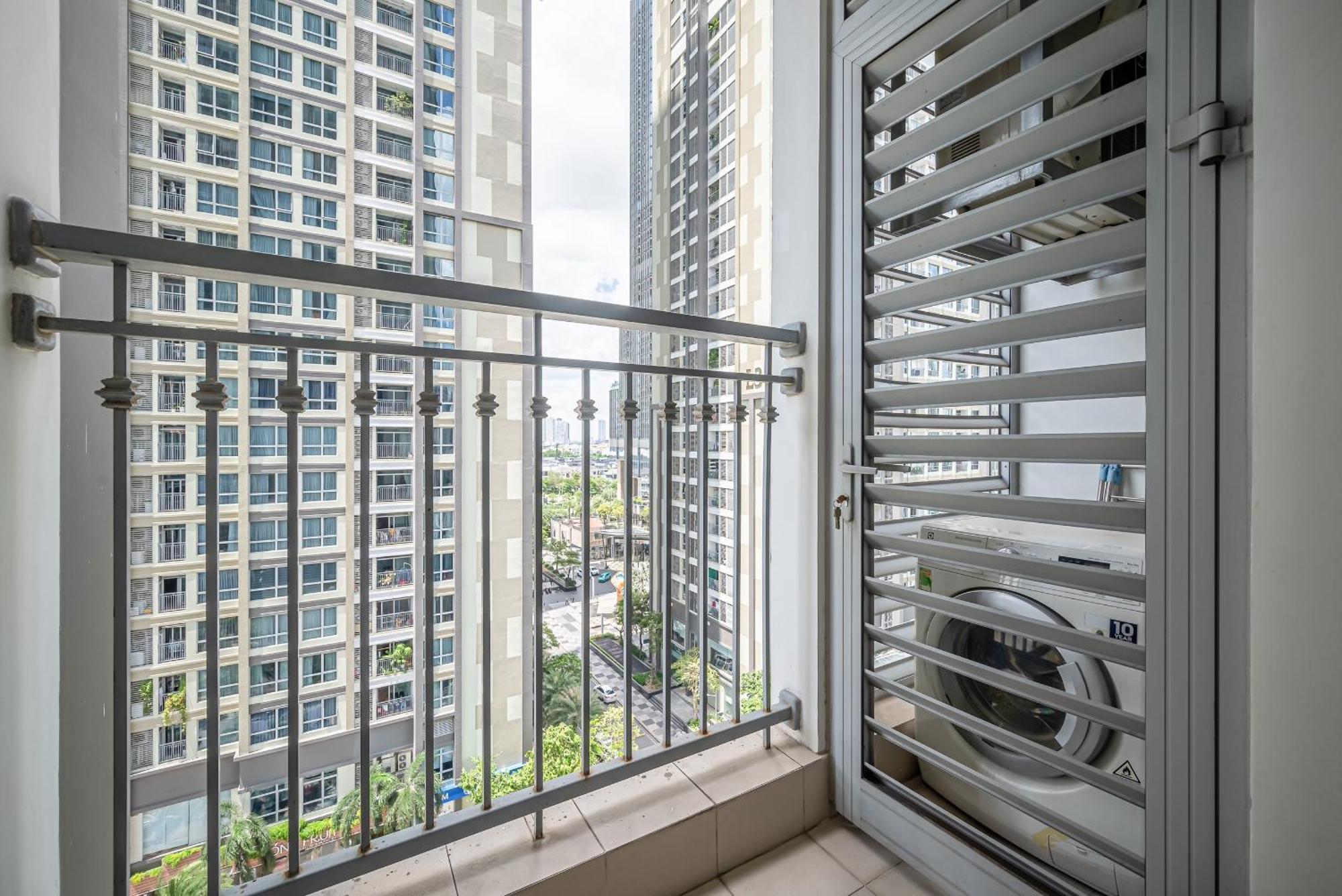 Luna Apartment- Vinhomes Park Ho Chi Minh City
