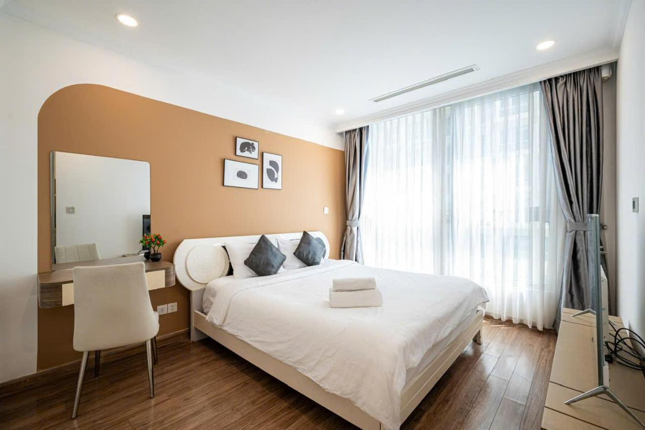 Luna Apartment- Vinhomes Park Apartment *
