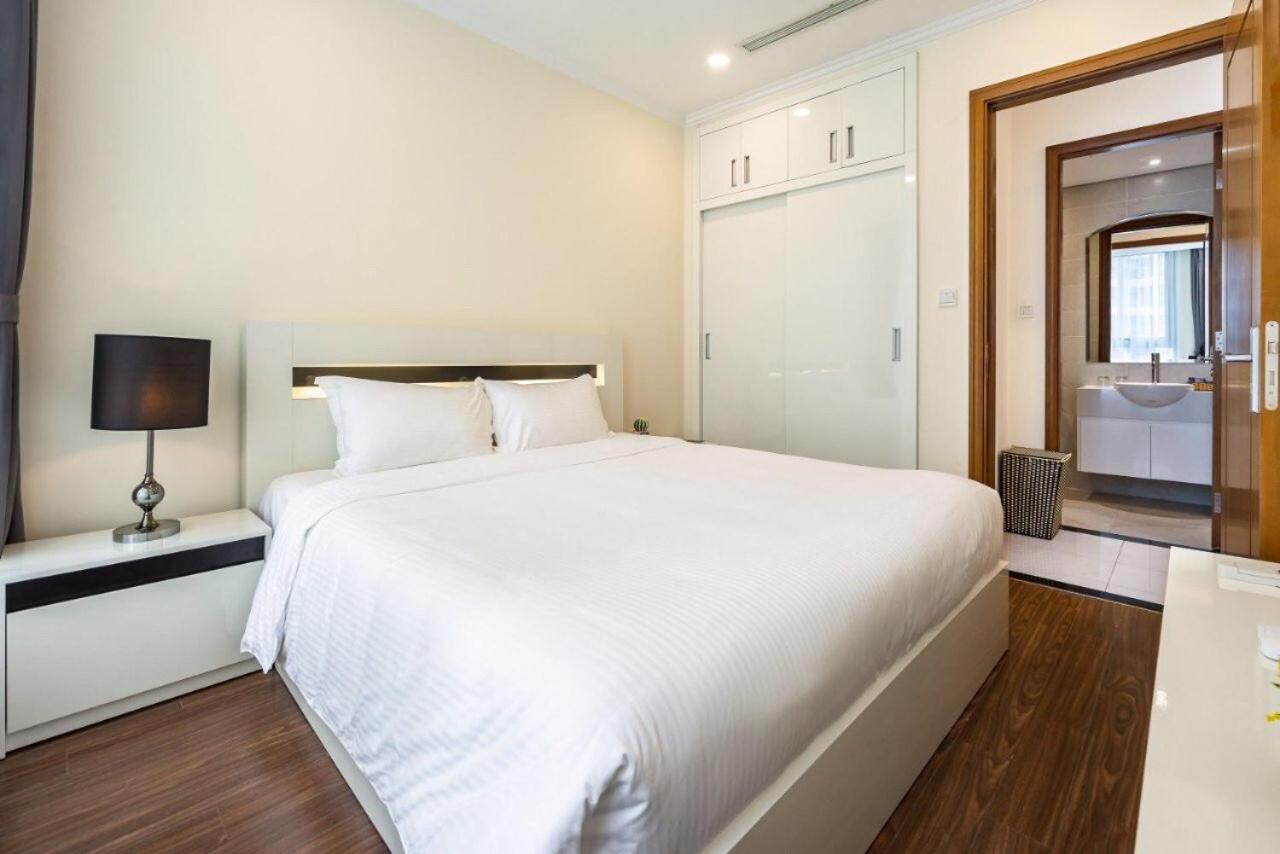 Luna Apartment- Vinhomes Park *