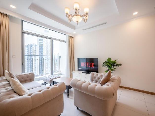 Luna Apartment- Vinhomes Park