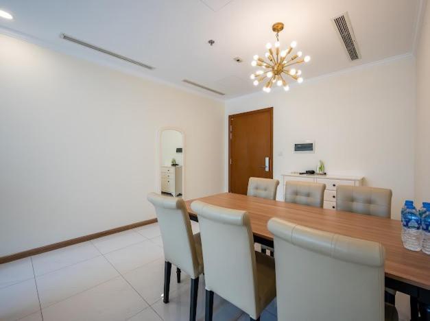 Luna Apartment- Vinhomes Park Căn hộ *