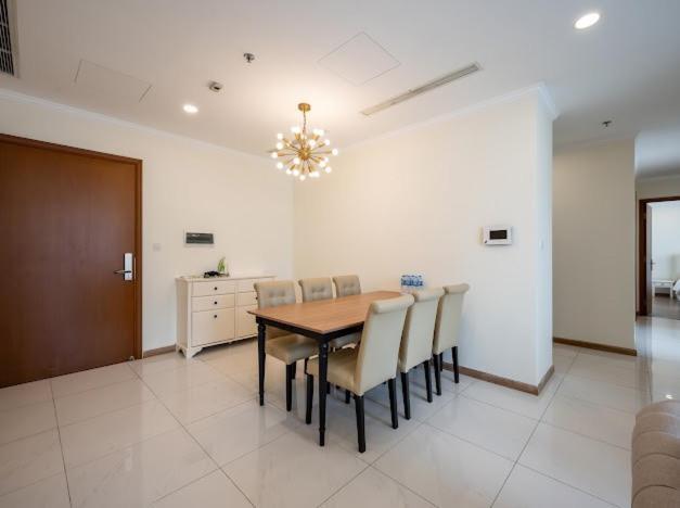 Luna Apartment- Vinhomes Park