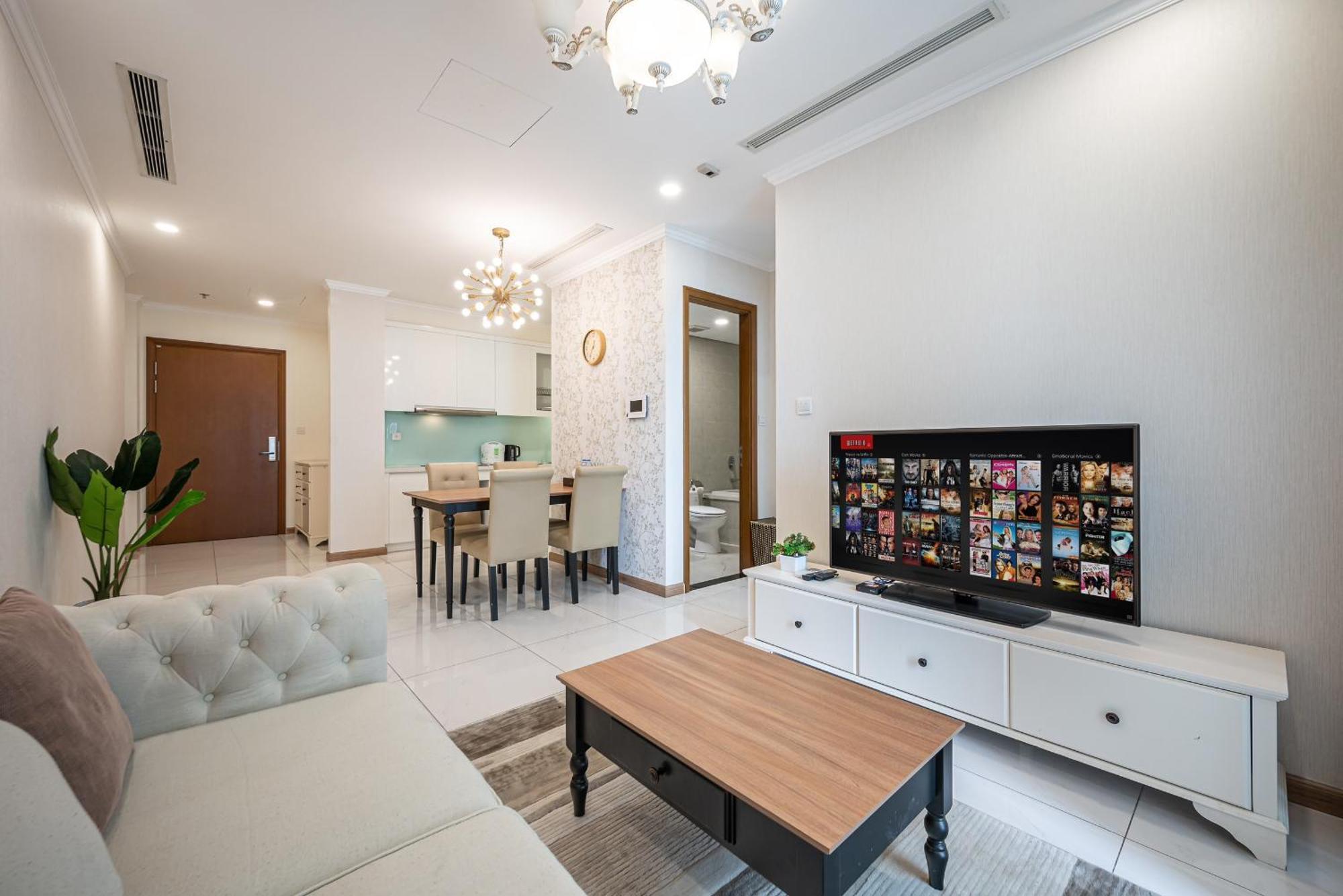 Luna Apartment- Vinhomes Park *