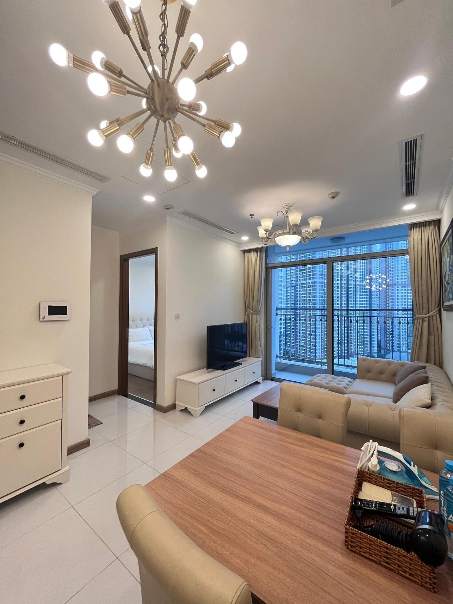 Luna Apartment- Vinhomes Park Căn hộ *