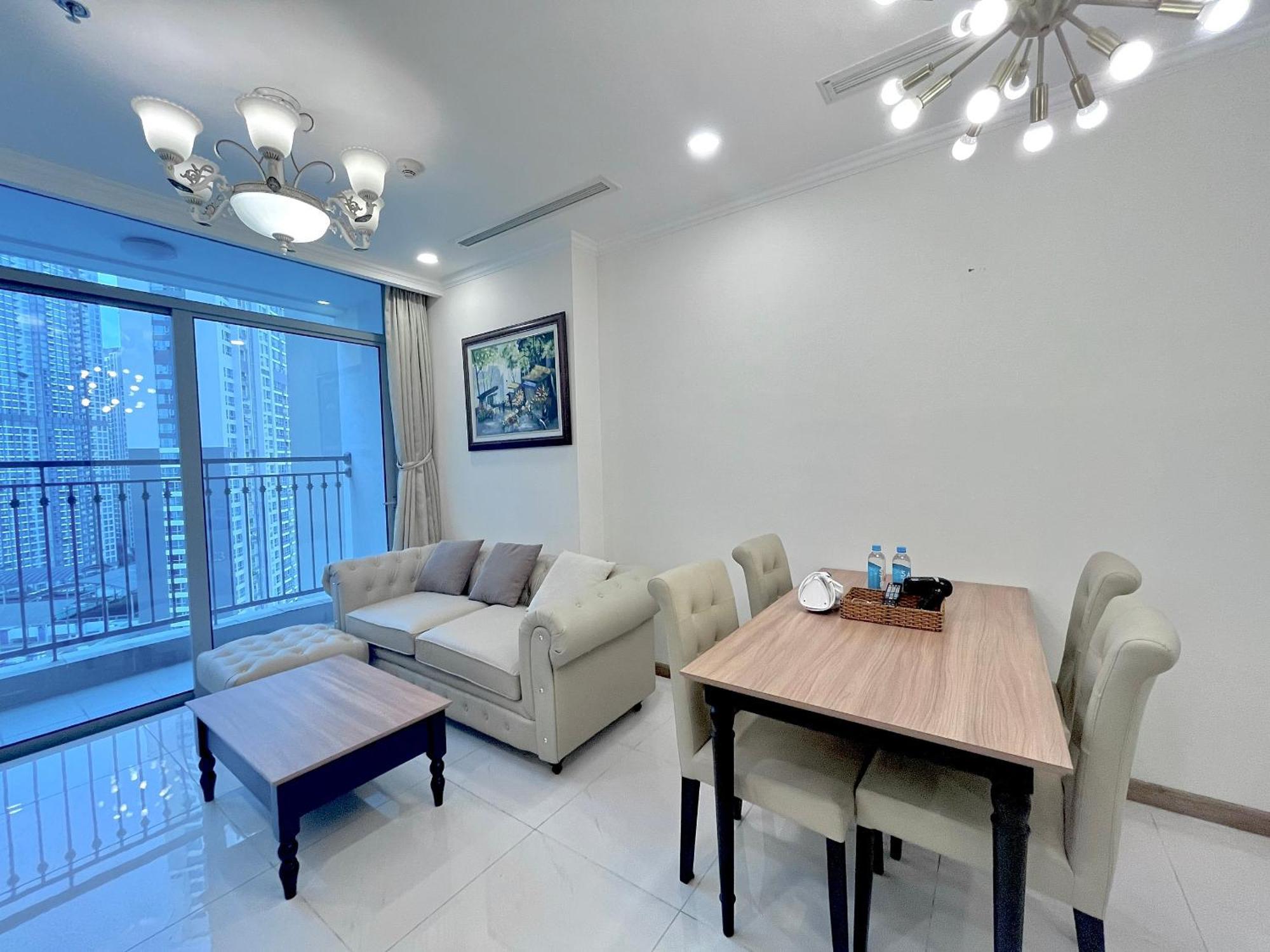 Luna Apartment- Vinhomes Park * TP. Hồ Chí Minh