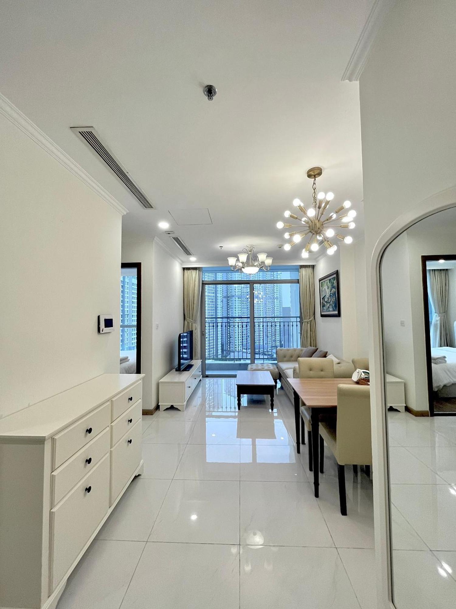 Luna Apartment- Vinhomes Park
