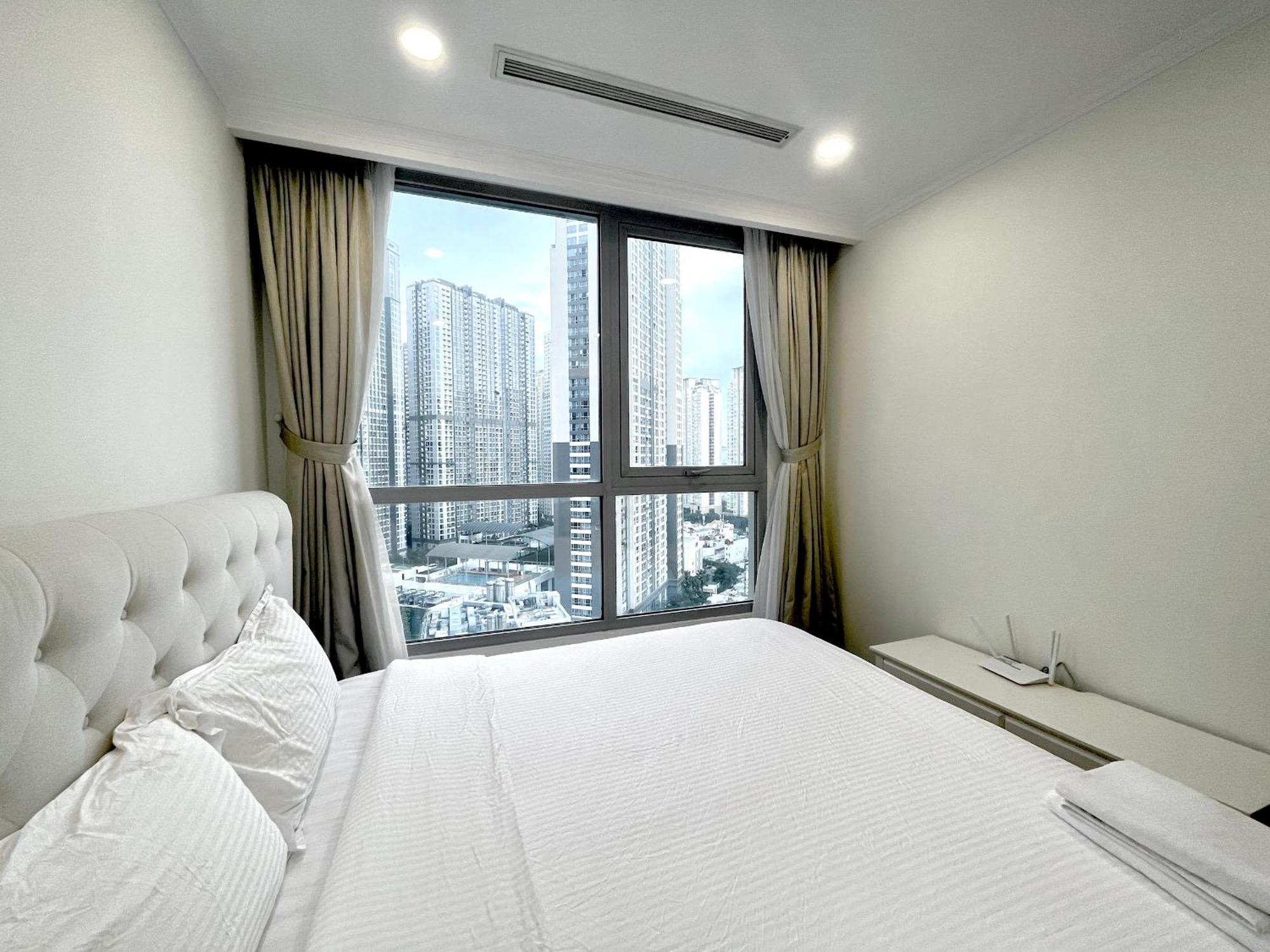 Luna Apartment- Vinhomes Park Căn hộ *