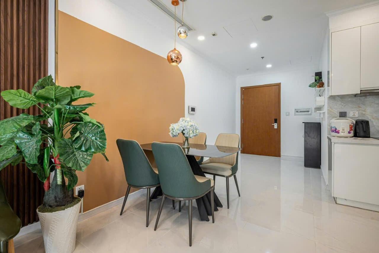 Luna Apartment- Vinhomes Park Căn hộ *