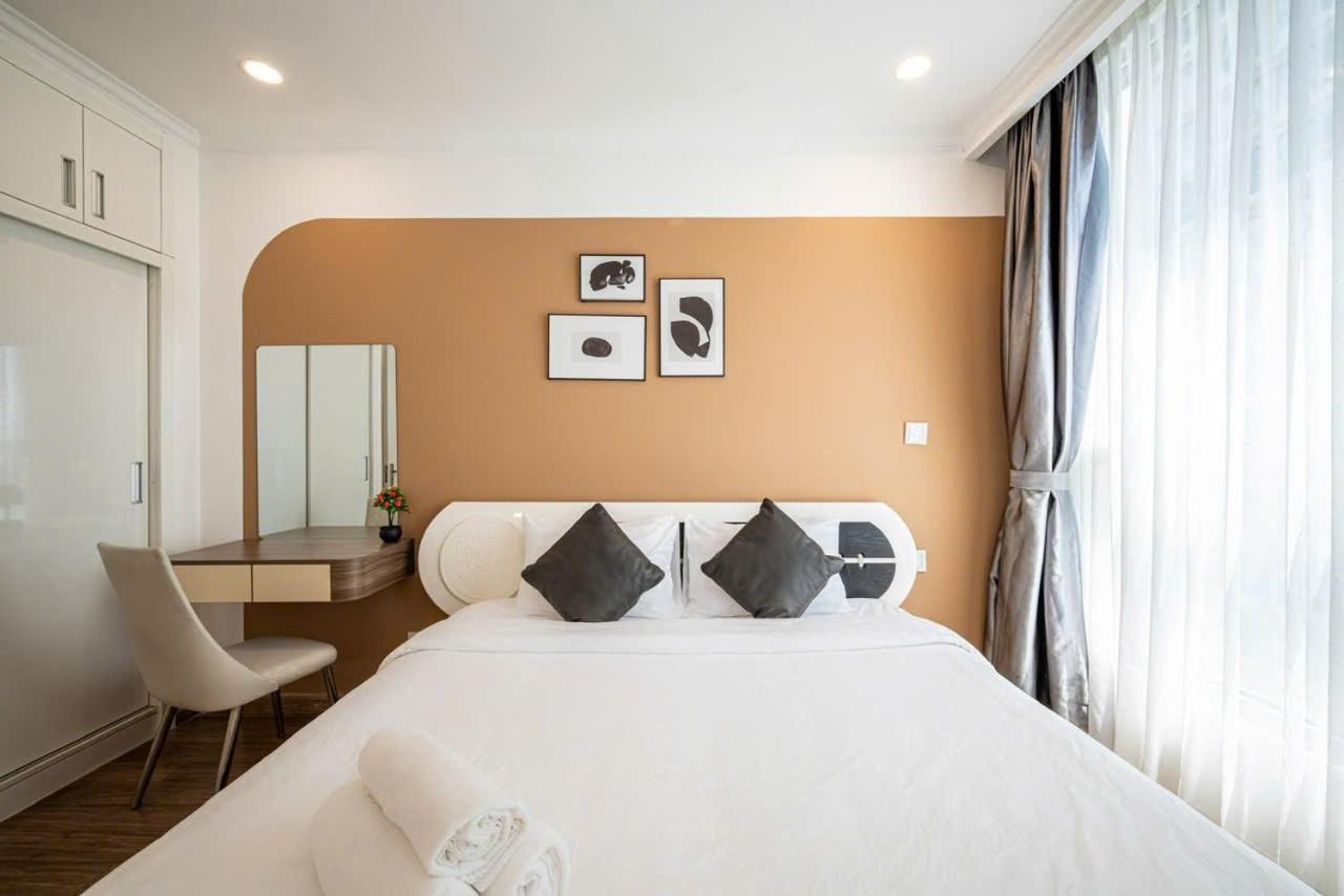 Luna Apartment- Vinhomes Park * TP. Hồ Chí Minh