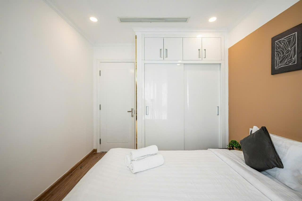 Luna Apartment- Vinhomes Park