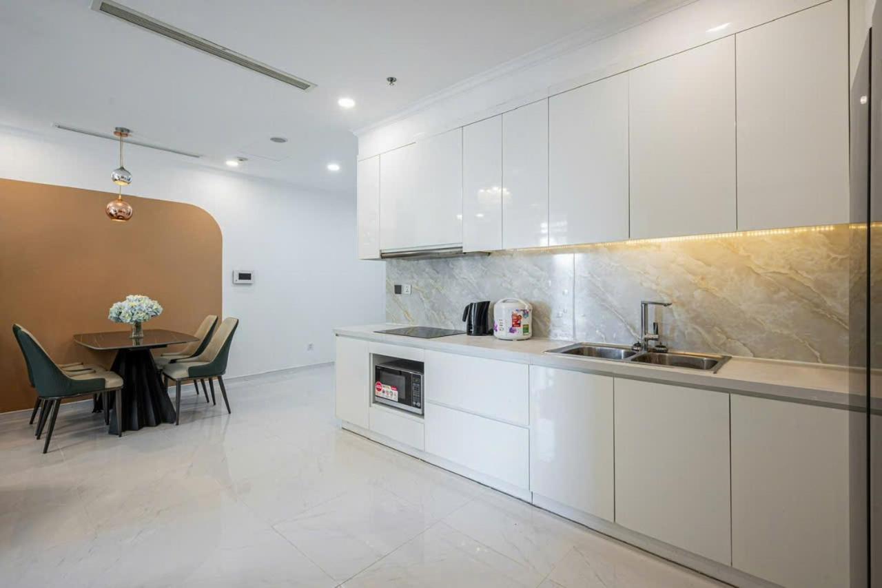 Luna Apartment- Vinhomes Park *